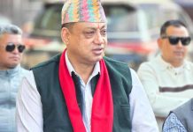 मुख्यमन्त्री बानियाँले आफ्नो सेवासुविधाबाट निर्मित घर मिठुमायाँलाई हस्तान्तरण गर्दै